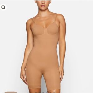 SKIMS Sculpting Seamless Mid Tight Bodysuit